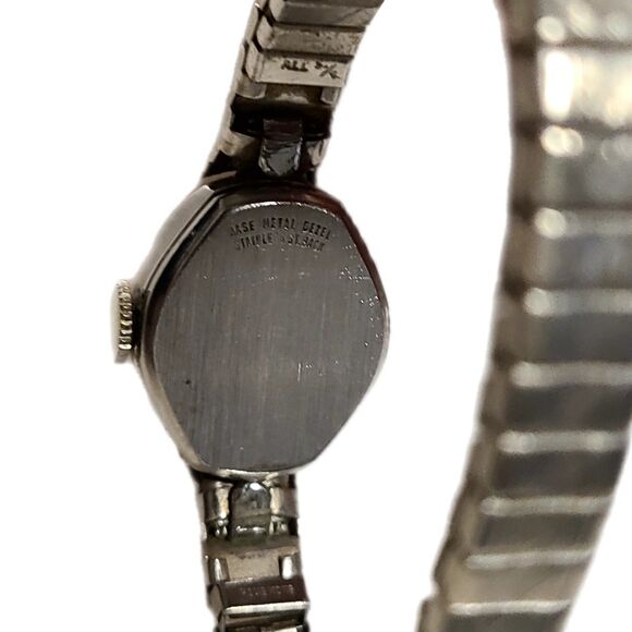 Gruen Vintage 1970s Precision 17 Jeweled Stainless Steel Dainty Bracelet Watch main image 7